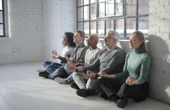 Cikk a meditáció stresszcsökkentő hatásáról a Health Psychology Review-ban